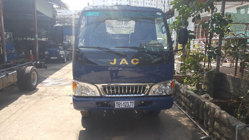 JAC HFC 2017 - Bán xe tải Jac 2.4 tấn thùng lửng, mới 100% giá tốt