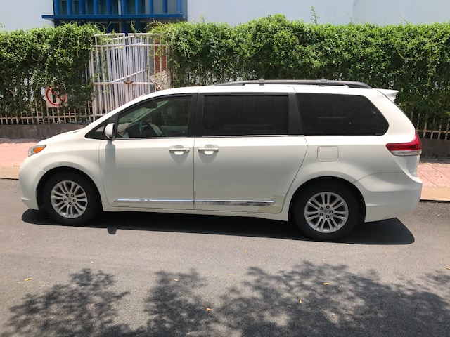 Toyota Sienna XLE 2010 - Cần bán Toyota Sienna XLE đời 2010, màu trắng, nhập khẩu nguyên chiếc chính chủ