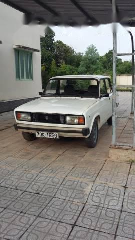 Lada 2105 1990 - Bán ô tô Lada 2105 1990, màu trắng, giá chỉ 35 triệu