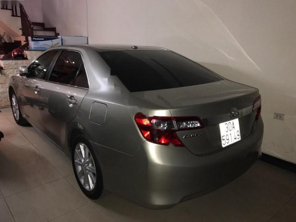 Toyota Camry XLE 2014 - Bán xe Toyota Camry XLE đời 2014, màu vàng, nhập khẩu nguyên chiếc