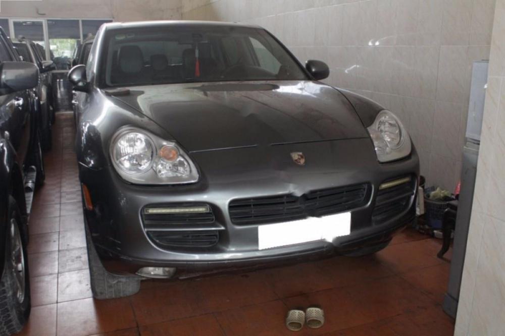 Porsche Cayenne 2005 - Bán Porsche Cayenne sản xuất 2005, màu xám, nội thất da màu đen sang trọng