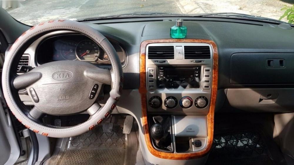 Kia Carnival GS 2006 - Cần bán gấp Kia Carnival GS đời 2006, màu bạc số sàn