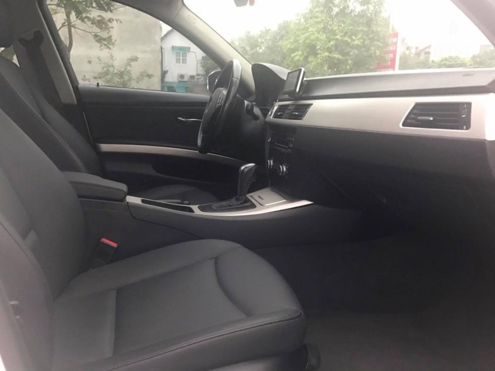 BMW 323i 2009 - Bán ô tô BMW 323i đời 2009 màu trắng, giá chỉ 555 triệu, xe nhập