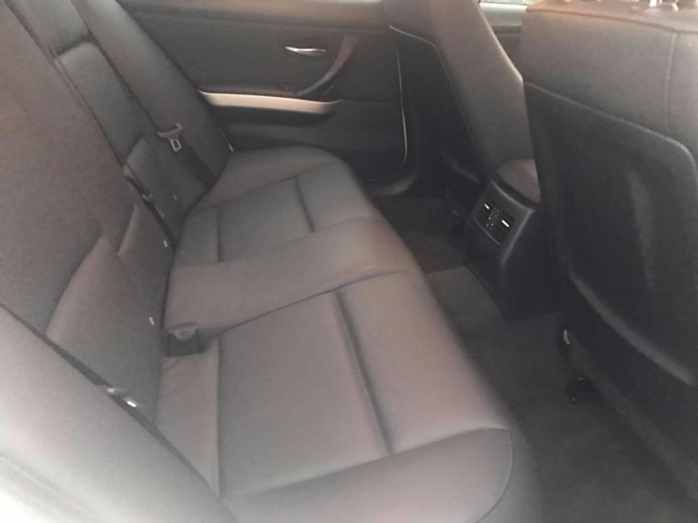 BMW 323i 2009 - Bán ô tô BMW 323i đời 2009 màu trắng, giá chỉ 555 triệu, xe nhập