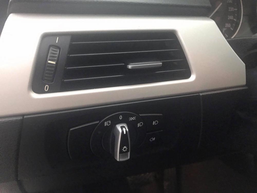 BMW 323i 2009 - Bán ô tô BMW 323i đời 2009 màu trắng, giá chỉ 555 triệu, xe nhập