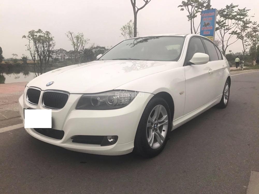BMW 323i 2009 - Bán ô tô BMW 323i đời 2009 màu trắng, giá chỉ 555 triệu, xe nhập