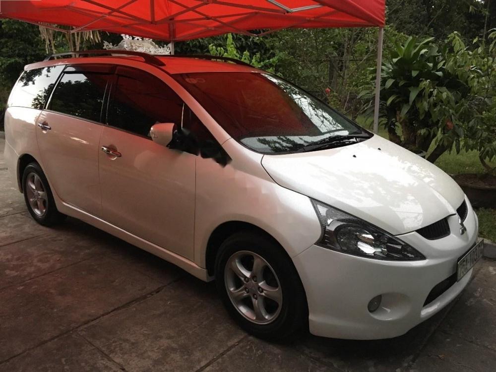 Mitsubishi Grandis 2.4AT 2005 - Cần bán gấp Mitsubishi Grandis 2.4AT sản xuất 2005, màu trắng số tự động