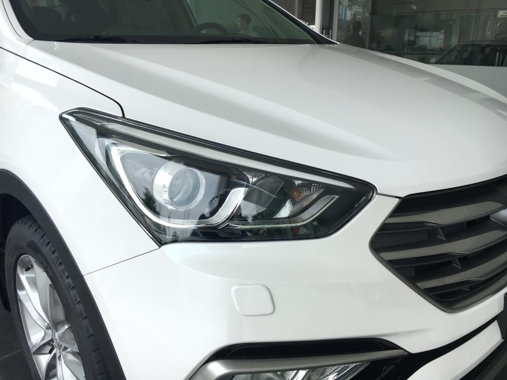 Hyundai Santa Fe 2.4AT -2WD 2017 - Cần bán xe Hyundai Santa Fe năm 2018- máy xăng, 1 cầu, màu trắng, mới 100%, giá 898 triệu- LH: 0919293562