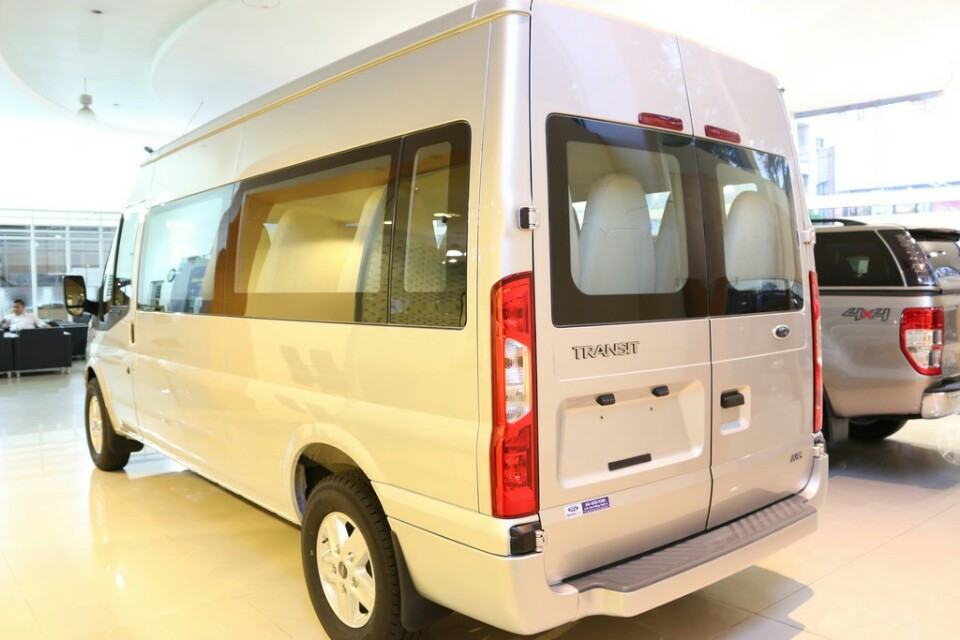 Ford Transit Medium 2016 - Bán Ford Transit Medium năm sản xuất 2016, màu bạc, giá 780tr