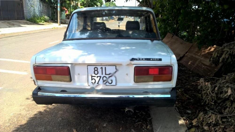 Lada 2107 1990 - Cần bán lại xe Lada 2107 sản xuất 1990, màu trắng, xe nhập, giá chỉ 48 triệu