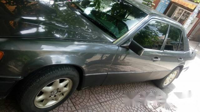 Mercedes-Benz E230 1989 - Bán Mercedes E230 đời 1989, màu xám, giá chỉ 68 triệu