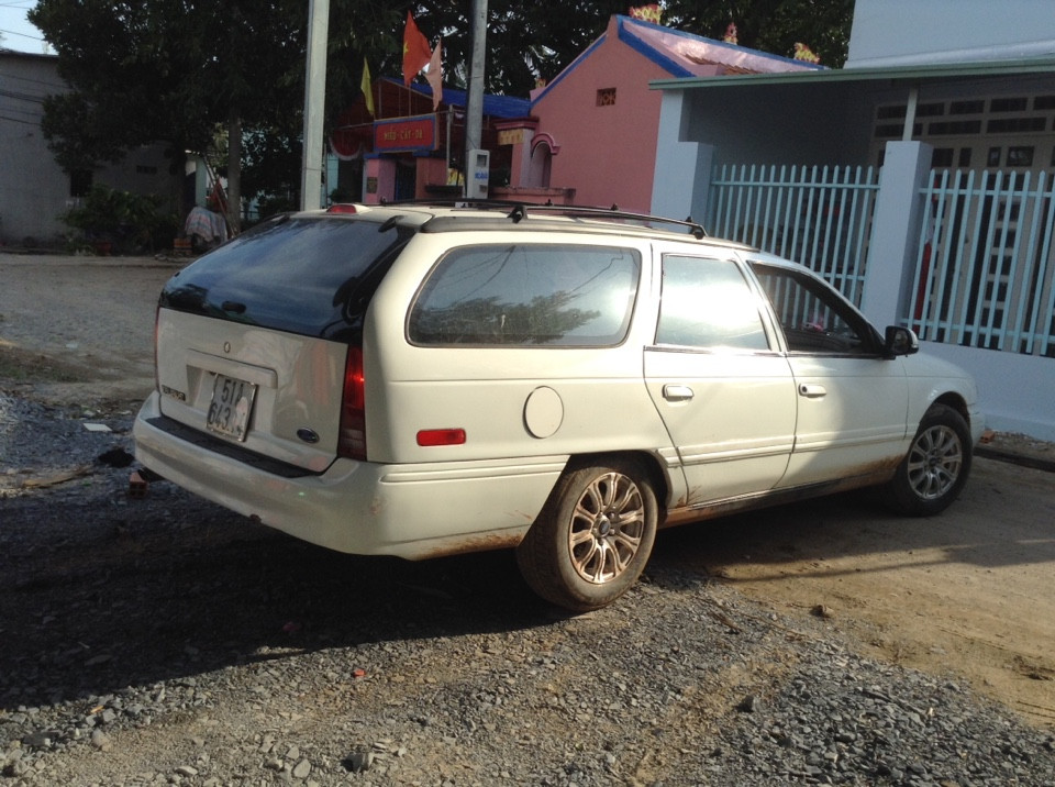 Ford Taurus 1995 - Bán Ford Taurus đời 1995, màu trắng, nhập khẩu nguyên chiếc, 186tr