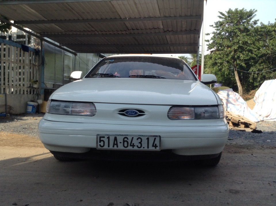 Ford Taurus 1995 - Bán Ford Taurus đời 1995, màu trắng, nhập khẩu nguyên chiếc, 186tr