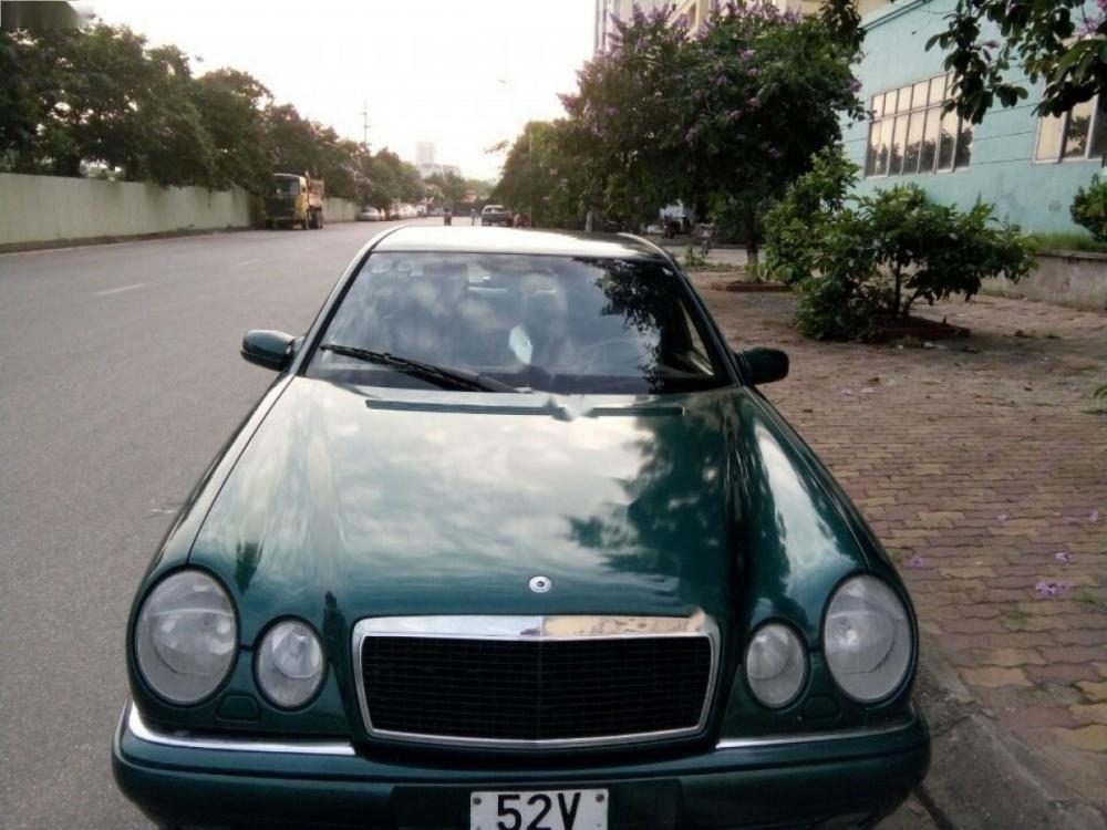 Mercedes-Benz E230 1997 - Bán Mercedes E230 1997, màu xanh lục, xe nhập, 115 triệu