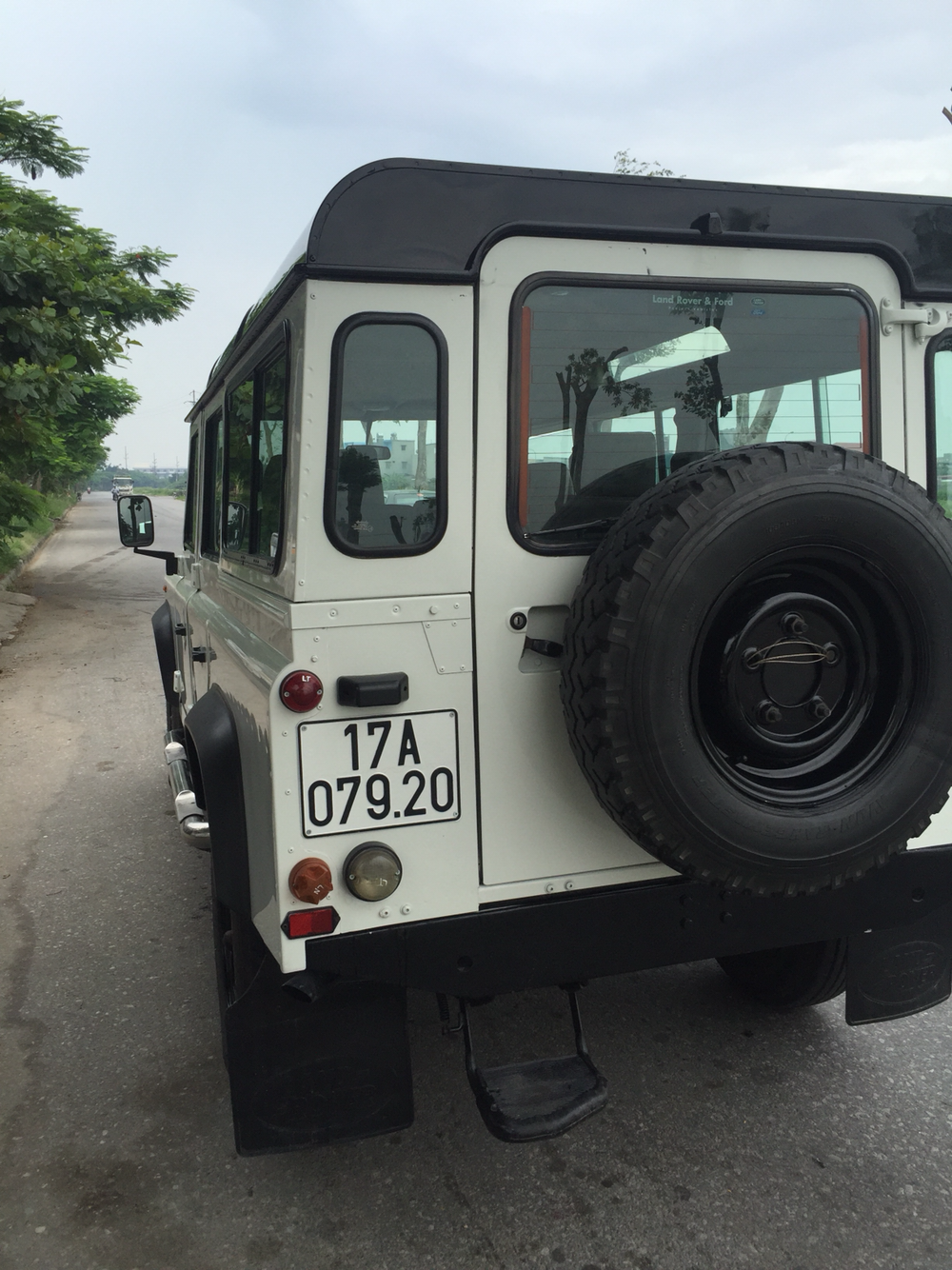 LandRover Defender 2003 - Xe LandRover Defender đời 2003 màu trắng, giá tốt nhập khẩu