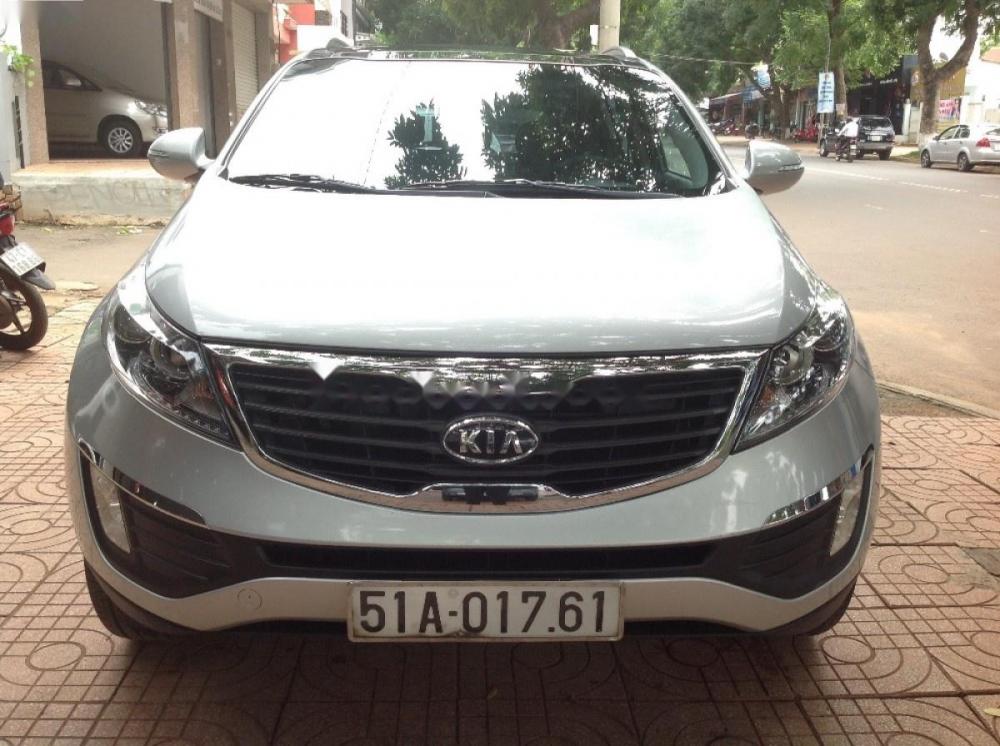 Kia Sportage 2.0AT 2010 - Bán xe Kia Sportage 2.0AT 2010, màu bạc xe gia đình