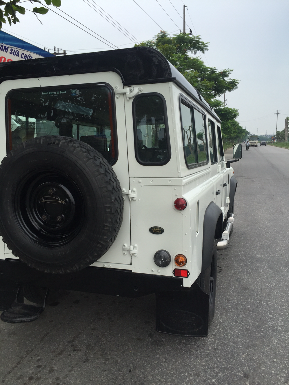 LandRover Defender 2003 - Xe LandRover Defender đời 2003 màu trắng, giá tốt nhập khẩu