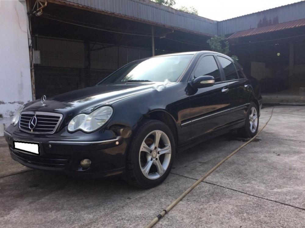 Mercedes-Benz C class C180K 2004 - Cần bán lại xe Mercedes C180K sản xuất 2004, màu đen giá cạnh tranh