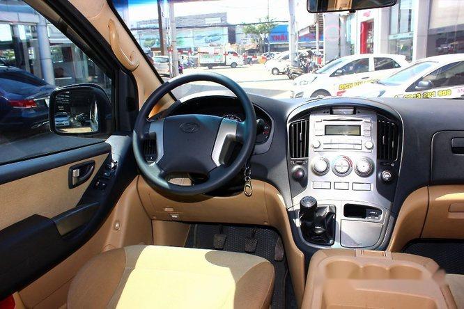 Hyundai Starex 2.5MT 2014 - Bán xe Hyundai Starex 2.5MT đời 2014, màu bạc