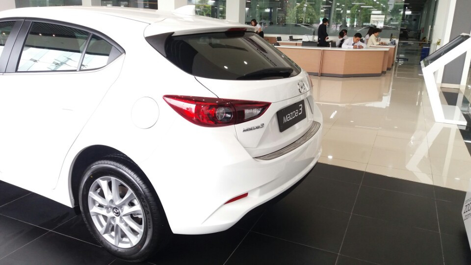 Mazda 3 1.5 FL G AT    2018 - Bán Mazda 3 1.5 FL G AT đời 2018, màu trắng, trả góp 95%, đủ màu giao ngay LH Ms Thu 0981485819