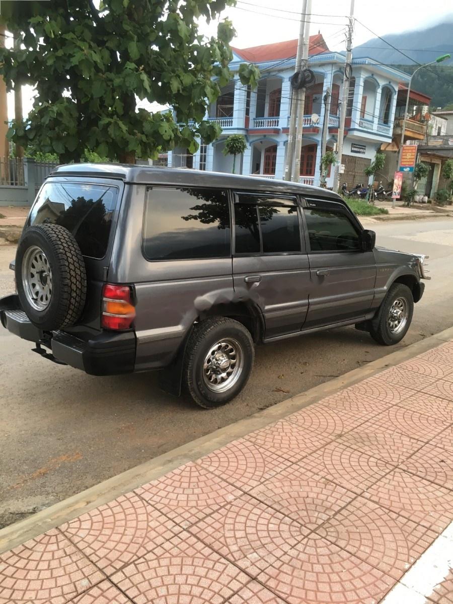 Mitsubishi Pajero 2001 - Cần bán xe Mitsubishi Pajero đời 2001, màu xám, giá chỉ 165 triệu