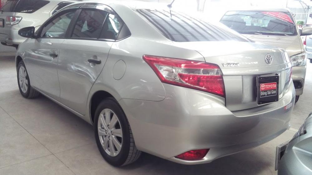 Toyota Vios J 2014 - Bán ô tô Toyota Vios J đời 2014, màu bạc số sàn, giá 470tr
