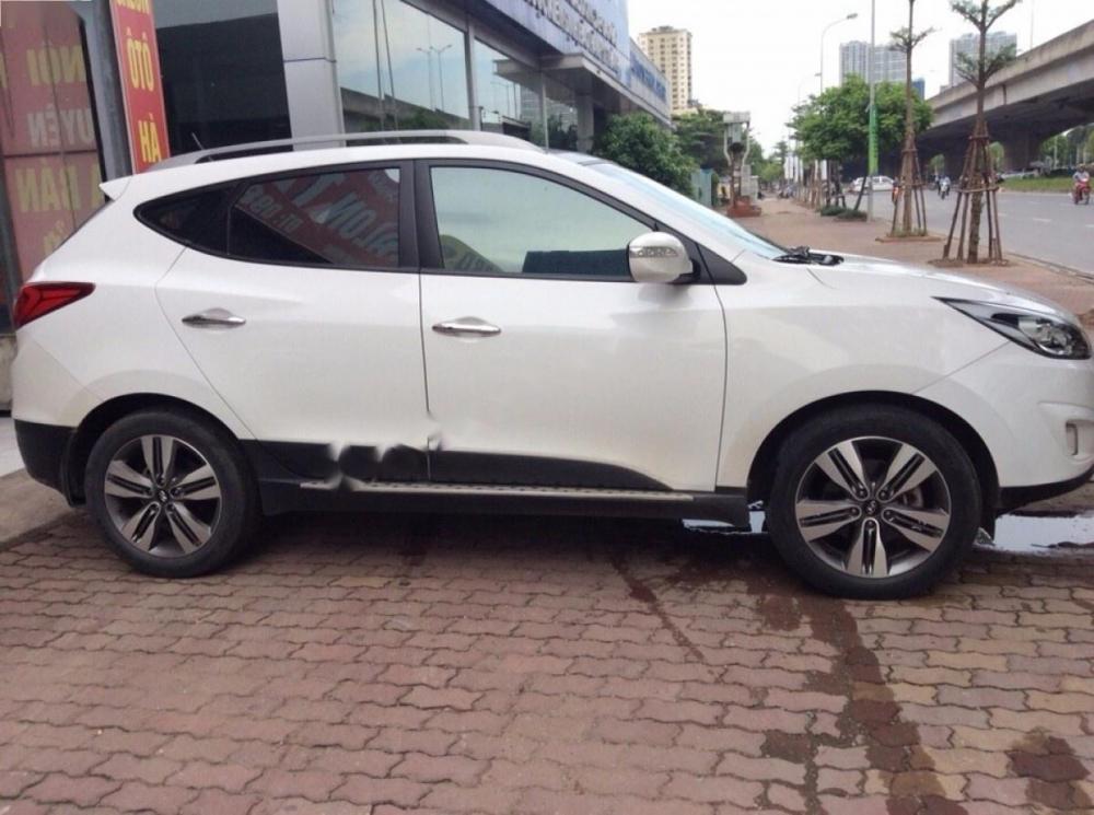 Hyundai Tucson AWD 2014 - Cần bán xe Hyundai Tucson AWD đời 2014, màu trắng, nhập khẩu nguyên chiếc như mới