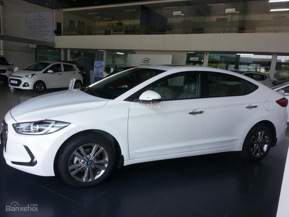 Hyundai Elantra 2018 - Bán Hyundai Elantra đời 2018, giá cạnh tranh