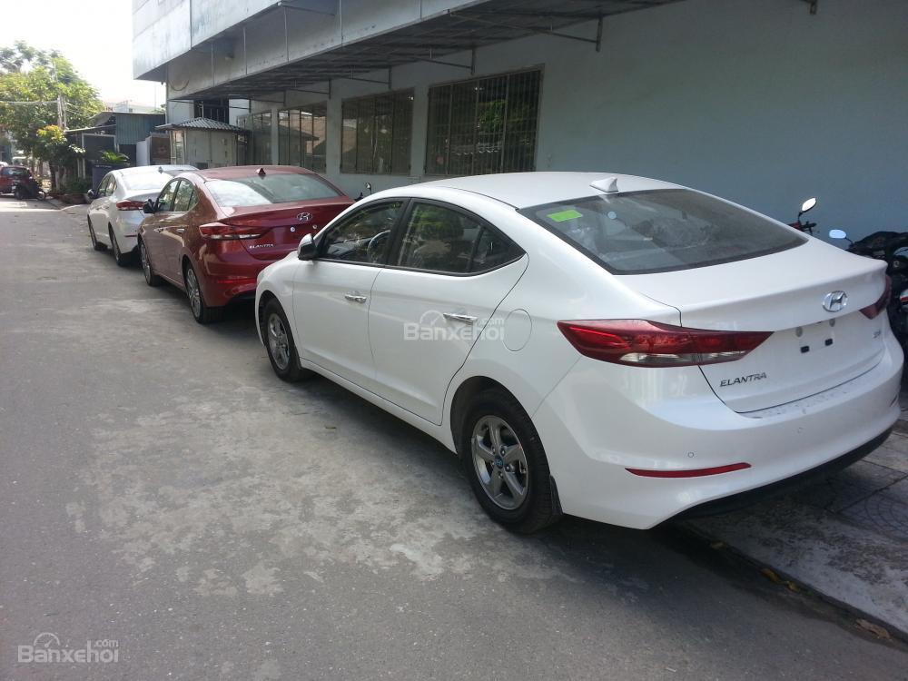 Hyundai Elantra 2018 - Bán Hyundai Elantra đời 2018, giá cạnh tranh