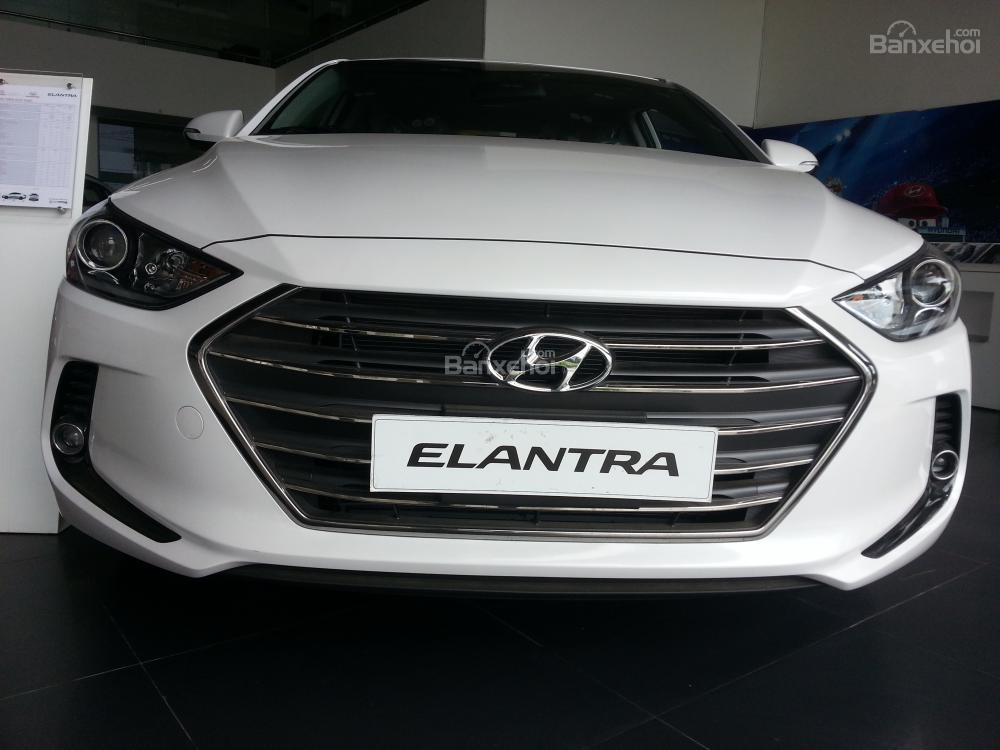 Hyundai Elantra 2018 - Bán Hyundai Elantra đời 2018, giá cạnh tranh