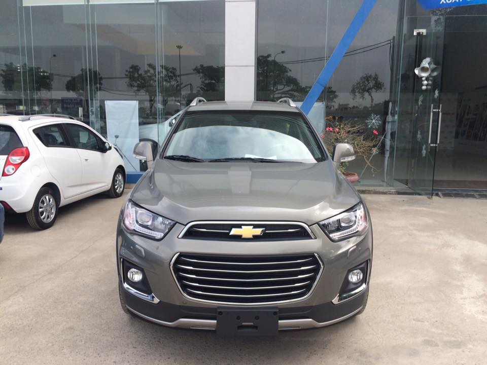 Chevrolet Captiva REVV 2.4 2017 - Chevrolet Captiva REVV nâu hoàng kim, hỗ trợ vay NH trả trước 10%, bảo hành chính hãng 3 năm, LH 0975768960