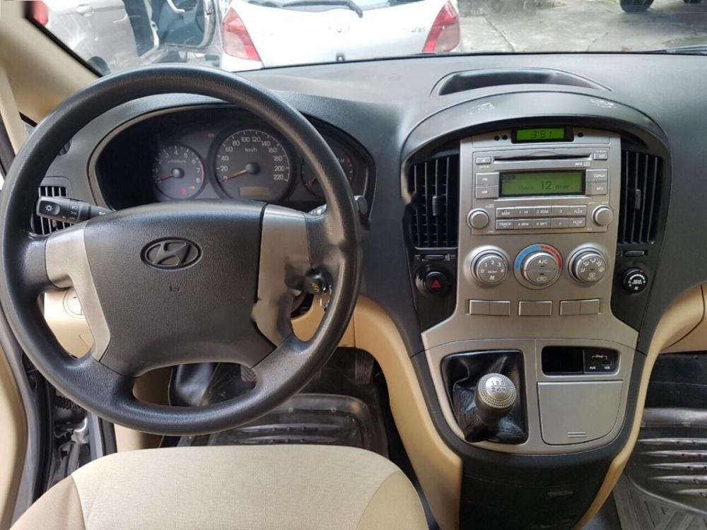 Hyundai Starex Grand 2013 - Cần bán gấp Hyundai Starex Grand sản xuất 2013, màu bạc, nhập khẩu chính chủ, 680 triệu