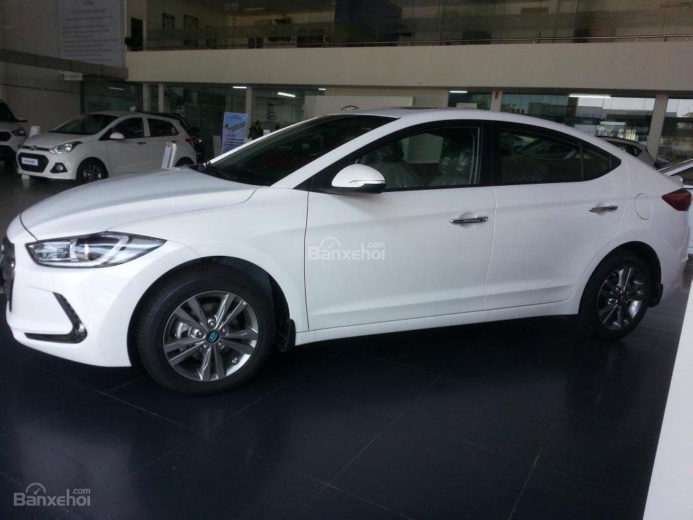 Hyundai Elantra 2018 - Bán Hyundai Elantra đời 2018, giá cạnh tranh