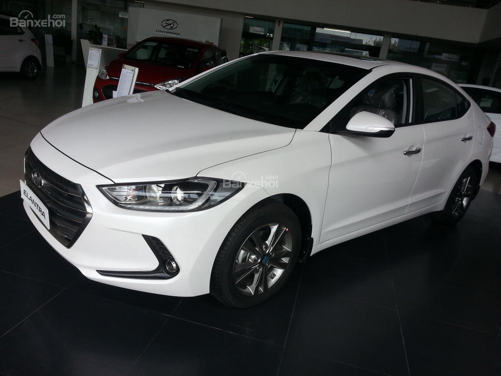 Hyundai Elantra 2018 - Bán Hyundai Elantra đời 2018, giá cạnh tranh