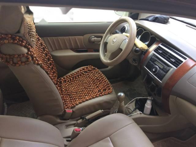 Nissan Grand livina 2011 - Bán Nissan Grand Livina đời 2011, giá 370tr