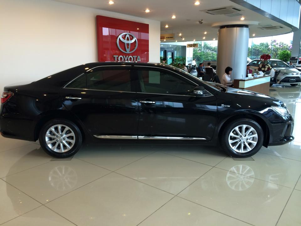 Toyota Camry E 2018 - Bán xe Camry E 2018 giá tốt nhất thị trường, liên hệ ngay em Hùng 0911404101