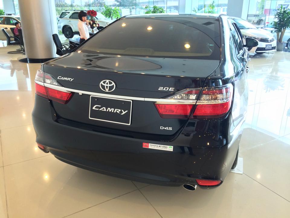 Toyota Camry E 2018 - Bán xe Camry E 2018 giá tốt nhất thị trường, liên hệ ngay em Hùng 0911404101