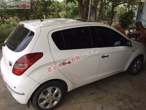 Hyundai i20 Active 2010 - Cần bán xe Hyundai i20 đời 2010, màu trắng, nhập khẩu nguyên chiếc