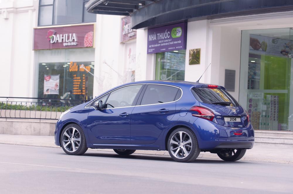 Peugeot 208 2017 - Bán xe Peugeot 208 cá tính, màu xanh