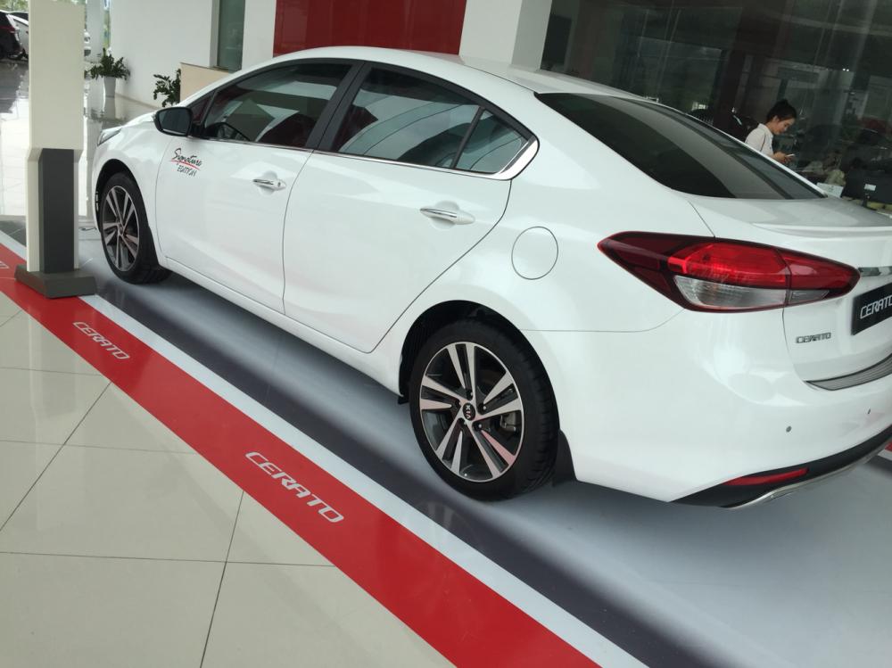 Kia Cerato 2018 - Bán Kia Cerato sản xuất 2018 màu trắng, 498 triệu, liên hệ: 0966 199 109