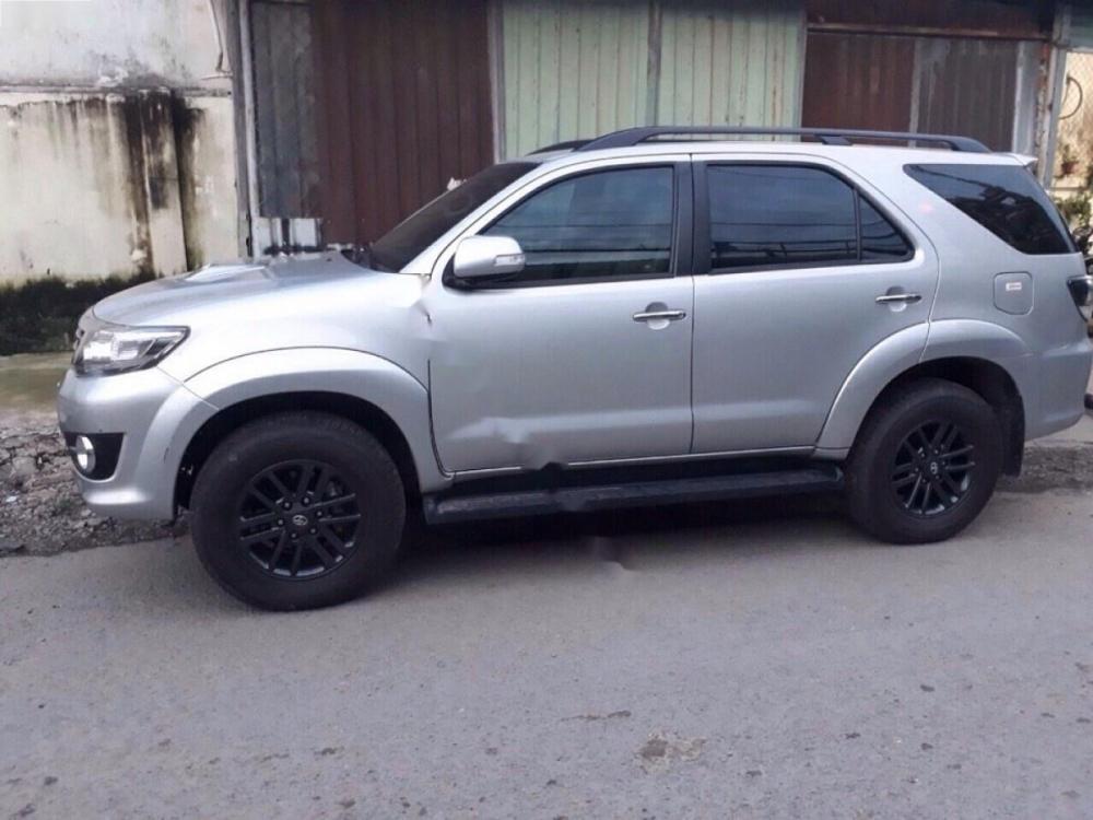 Toyota Fortuner 25G 2016 - Cần bán gấp Toyota Fortuner 25G đời 2016, màu bạc số sàn