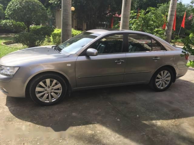 Hyundai Sonata   2010 - Bán ô tô Hyundai Sonata sản xuất 2010, màu bạc 