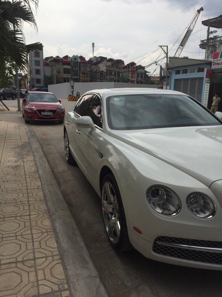 Bentley Continental Flying Spur 2014 - Bán Bentley Continental Flying Spur sản xuất 2014, màu trắng, nhập khẩu 