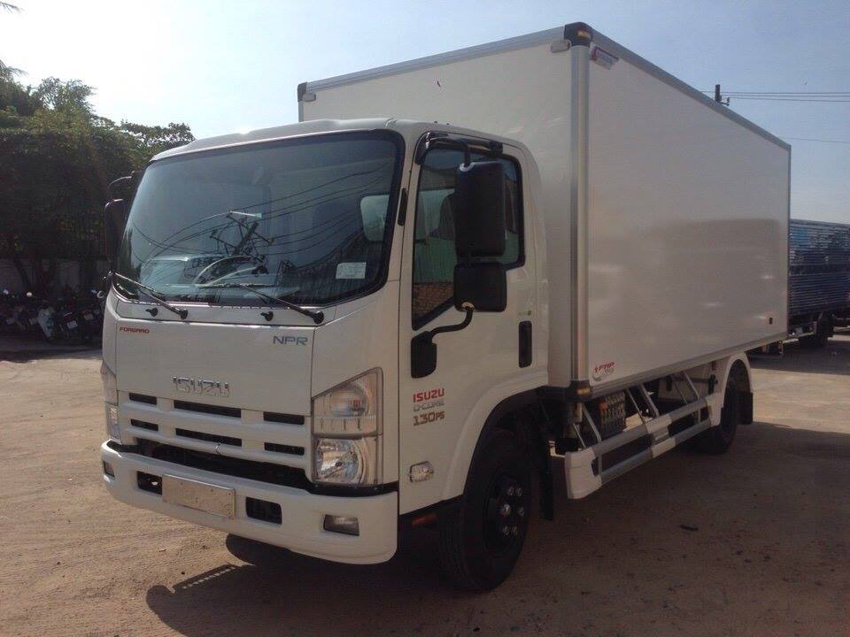 Isuzu NPR   2017 - Isuzu NPR 3.95 tấn giá rẻ, trả trước 100 triệu nhận xe ngay