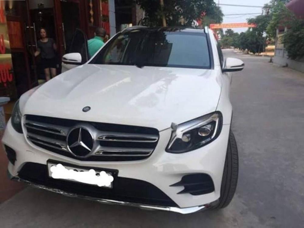 Mercedes-Benz GLK Class GLK300 4Matic 2017 - Cần bán lại xe Mercedes GLK300 4Matic năm 2017, màu trắng