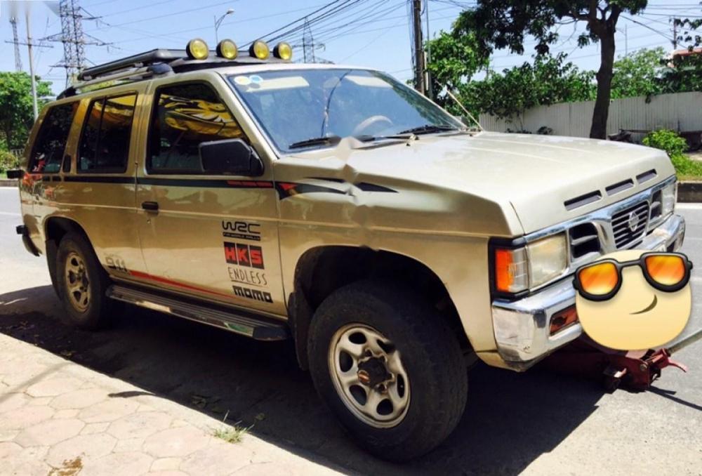 Nissan Pathfinder 1995 - Bán Nissan Pathfinder đời 1995, màu vàng, nhập khẩu