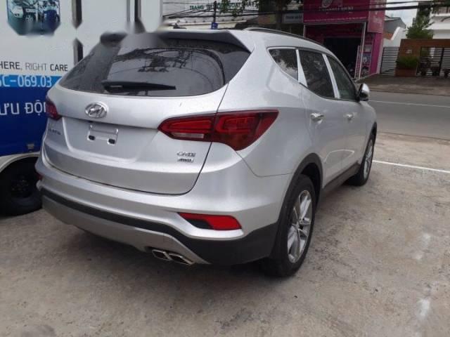 Hyundai Santa Fe 2016 - Cần bán xe Hyundai Santa Fe năm 2016, màu bạc