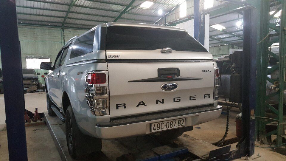 Ford Ranger XLS 2012 - Cần bán Ford Ranger số sàn, đời 2012 ,1 cầu trang bị nhiều đồ chơi