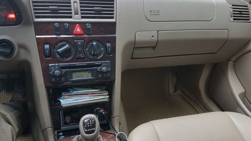 Mercedes-Benz C200  2.0 MT  2000 - Chính chủ bán Mercedes C200 2.0 MT đời 2000, màu bạc
