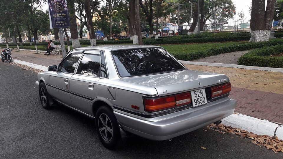 Toyota Camry LE 1987 - Bán Toyota Camry LE đời 1987, màu bạc, nhập khẩu